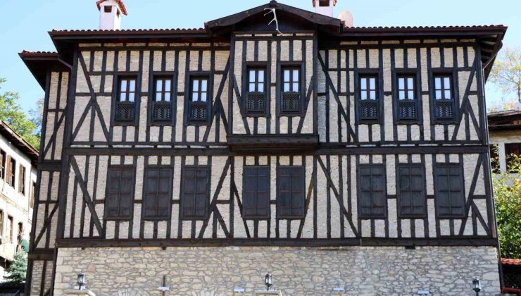 Safranbolu’da çatılardaki geyik boynuzları nazardan korunma inancını yansıtıyor