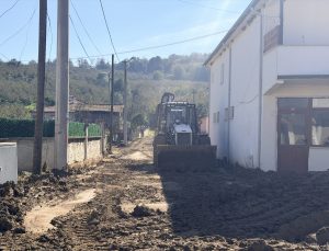 Sakarya Kocaali’de belediye ekipleri Demiraçma’da temizliği 25 personelle sürdürüyor