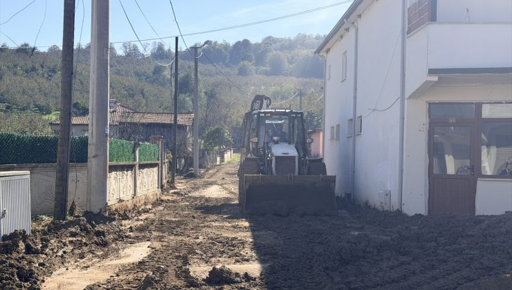 Sakarya Kocaali’de belediye ekipleri Demiraçma’da temizliği 25 personelle sürdürüyor
