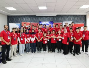 Sakarya Valisi Doğan, TEKNOFEST 2026’da 4 birincilik kazanan öğrencileri ağırladı