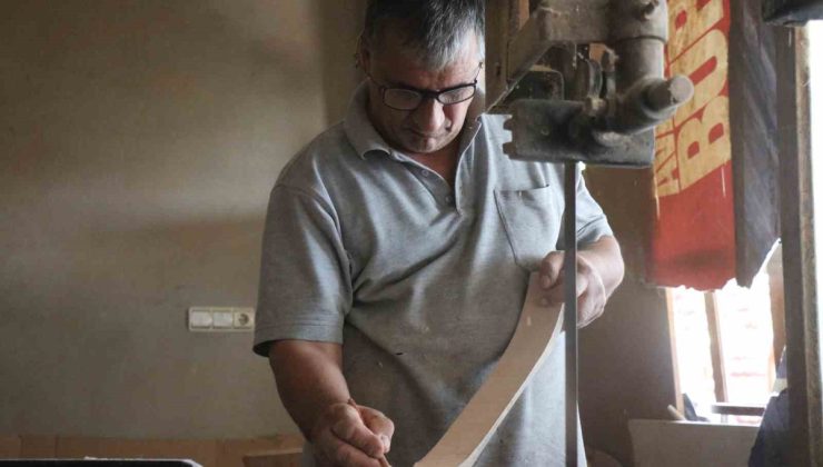 Sakarya’da Hanifi Bereket, Osmanlı ve Selçuklu motiflerini 50 yıldır ahşaba işliyor