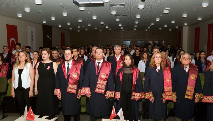 SBÜ Adana Tıp Fakültesinde yeni akademik yıl törenle başladı, Dekan Çil konuştu