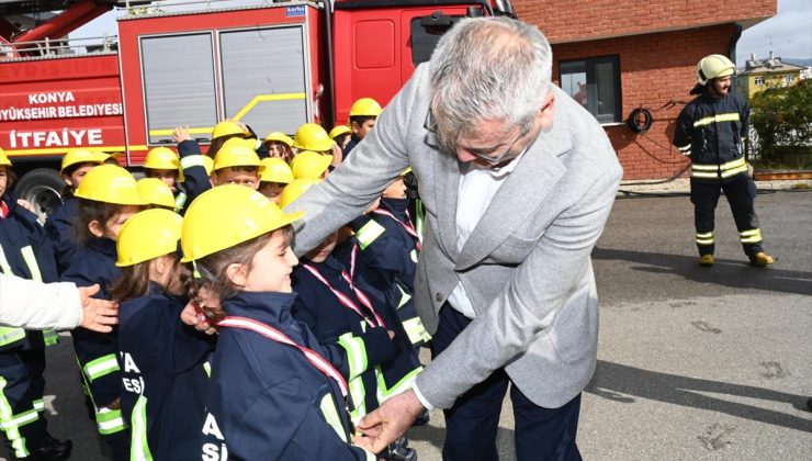 Seydişehir’de ilkokul öğrencileri itfaiyeyi ziyaret edip gönüllülük madalyası aldı