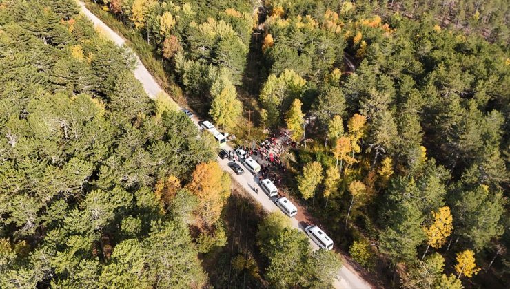 Sındırgı’da 1764 metre rakımlı Ulus Dağı sonbahar tonlarıyla havadan görüntülendi