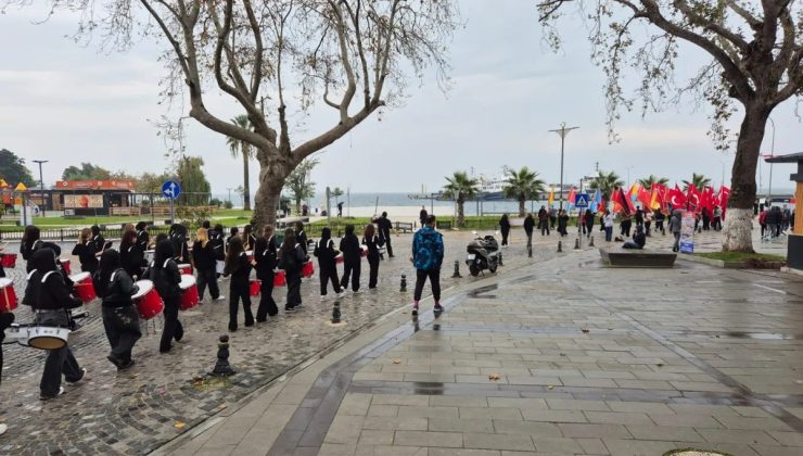 Sinop’ta 29 Ekim Cumhuriyet Bayramı’nın 103. yıl dönümü provasında öğrenciler yürüdü