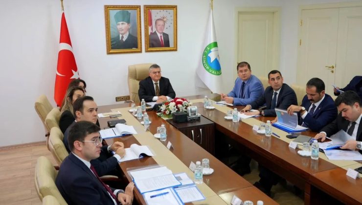 Sinop’ta sosyal yardım vakıflarının performansı Vali Özarslan başkanlığında görüşüldü