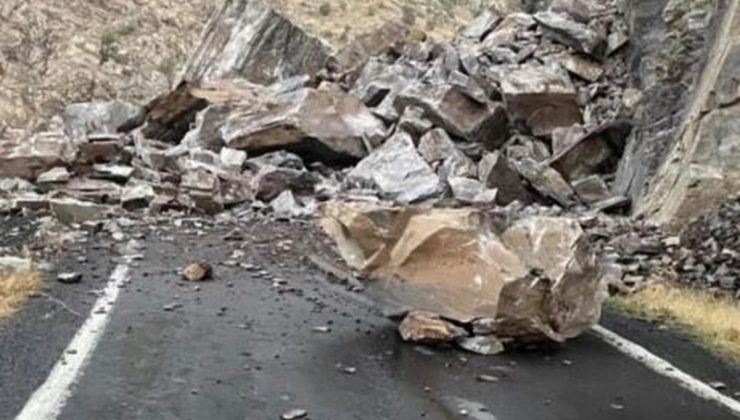 Şırnak Beytüşşebap kara yolu Komato Dağı’ndan kopan kayalarla ulaşıma kapandı