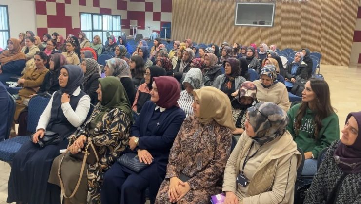 Sivas’ta kursiyerlere erken teşhis semineri verildi, rahim ağzı kanseri anlatıldı