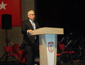 Sivas’ta Muhtarlar Günü konserinde Devlet THM korosu Anadolu türküleri seslendirdi