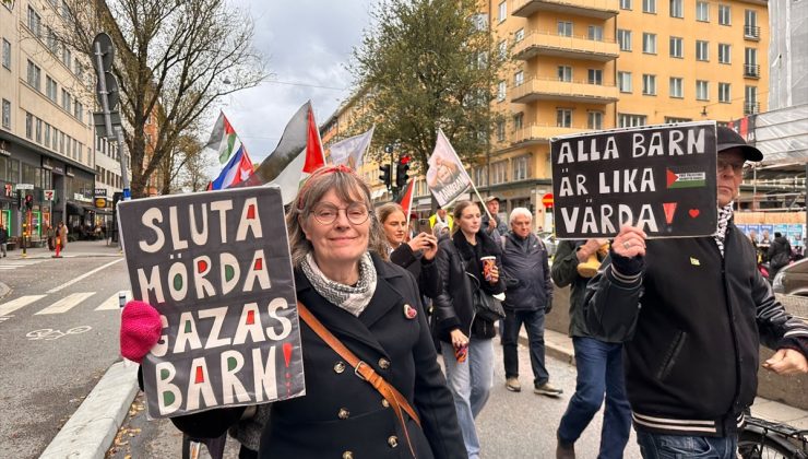 Stockholm’de yüzlerce kişi Gazze için İsveç Parlamentosu önüne yürüdü