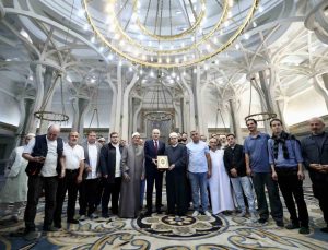 TBMM Başkanı Kurtulmuş, Roma İslam Merkezi’nde Müslümanlarla buluştu