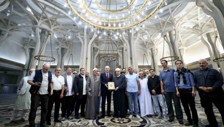 TBMM Başkanı Kurtulmuş, Roma İslam Merkezi’nde Müslümanlarla buluştu
