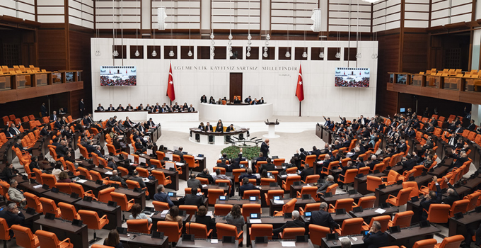 TBMM’de Kızılay Kanun Teklifi görüşmeleri başladı, muhalefetten denetim uyarısı geldi