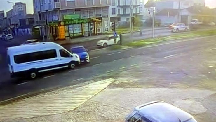 Tekirdağ Ergene’de otomobil ile işçi servisi çarpıştı, 2 kişi yaralandı