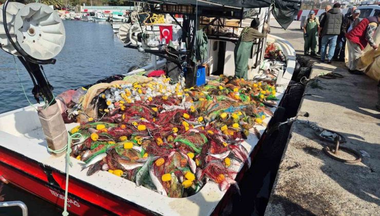 Tekirdağ Süleymanpaşa’da balıkçılar 1,5 ton kefalle limana döndü