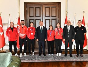 Tekirdağ Valisi Soytürk, dereceli atletizm ve badminton sporcularını kabul etti