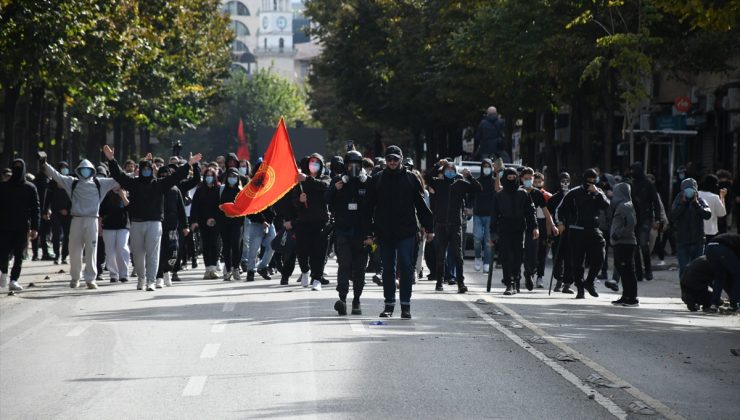 Tiran’da üniversite öğrencilerinin gösterileri üçüncü gününde de sürüyor