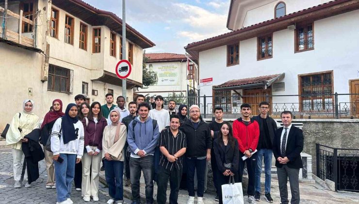 TOGÜ öğrencileri Şehir ve Kültür dersinde Gökmedrese ve Müze Evi’ni gezdi