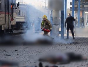 Tren istasyonunda katliam! Görüntüler korkunç