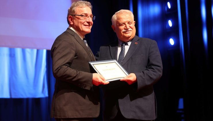TÜBA Başkanı Şeker, DEÜ konferansında akademik sorumluluğu anlattı