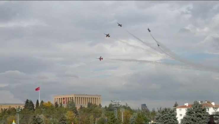 Türk Yıldızları 29 Ekim öncesi Anıtkabir uçuşu için Ankara’da prova yaptı