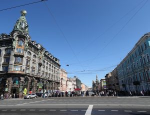 Ukrayna’nın St. Petersburg’a saldırısında 12 apartman ve iki ev hasar gördü