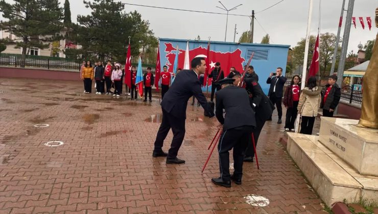 Ulaş’ta Cumhuriyet’in 103. yılı dolayısıyla çelenk sunma töreni yapıldı