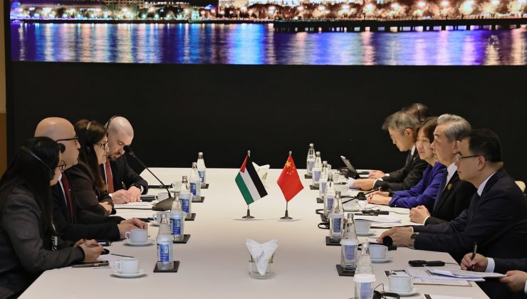 Wang Yi, Bakü’de Ağabekyan ile Gazze’deki 2 milyon Filistinliyi gündeme getirdi