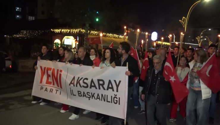 YENİ Parti Aksaray’da gençlerle Cumhuriyet’in 103. yılı için fener alayı düzenledi