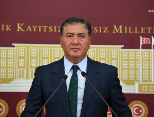 YENİ Partili Emir, gazeteci Özgür’e yönelik gözaltıyı siyasi taarruz olarak niteledi