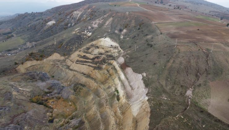 Yozgat Aydıncık’ta tarım arazisindeki çökme yaklaşık 4 bin 875 metrekareyi etkiledi